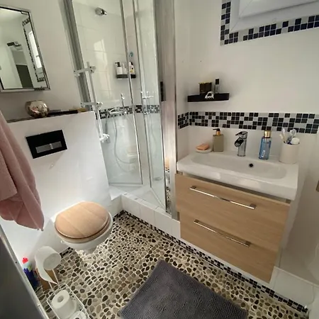 - T3 Renove De 50 M2 Classe 2 Etoiles Apartament