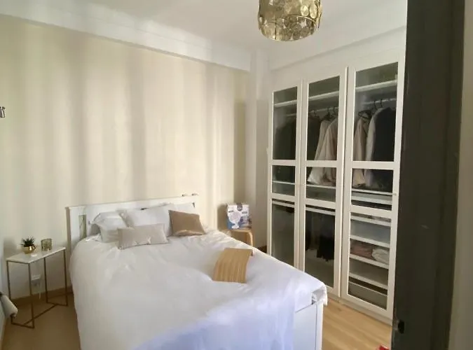 - T3 Renove De 50 M2 Classe 2 Etoiles * نيس